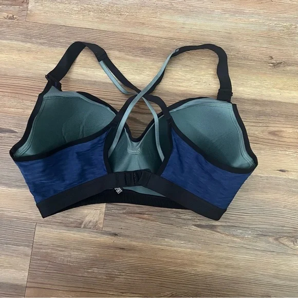 Victoria’s Secret sports bra, blue, good condition, size tag missing - Picture 4 of 5